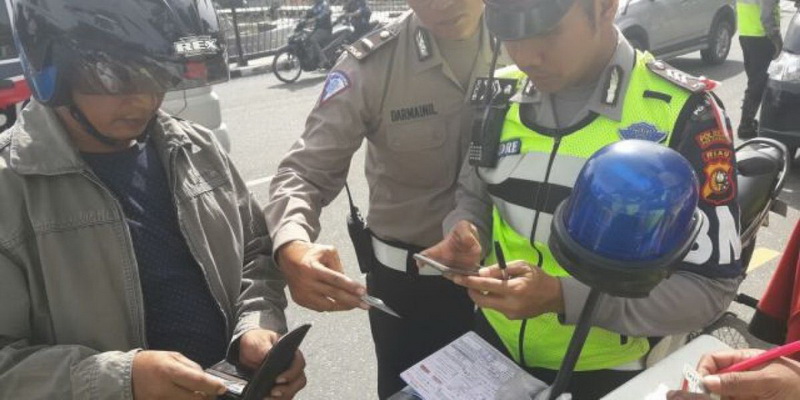 Cegah Pungli, Satlantas Polresta Pekanbaru Mulai Terapkan E-Tilang